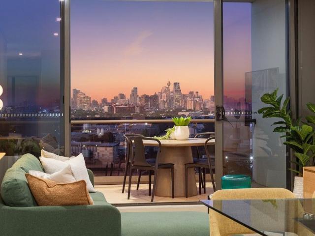 CHOOSE FROM A LARGE SELECTION OF OVERSIZED LAYOUTS WITH SPECTACULAR VIEWS