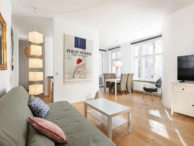Choriner Straße, Prenzlauer Berg: Studio mit abgetrenntem Schlafbereich, Balkon & Tageslichtbad