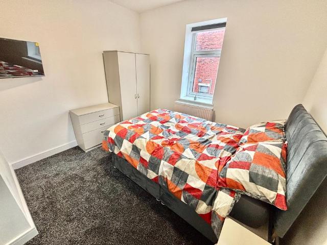 Chorley Old Road, Bolton, BL1 1 bed in a house share to rent £550 pcm £127 pw