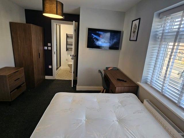 Chorley Road En Suite Rooms, Manchester M27, 4 bed shared accommodation to rent, £695 pcm | PrimeLocation