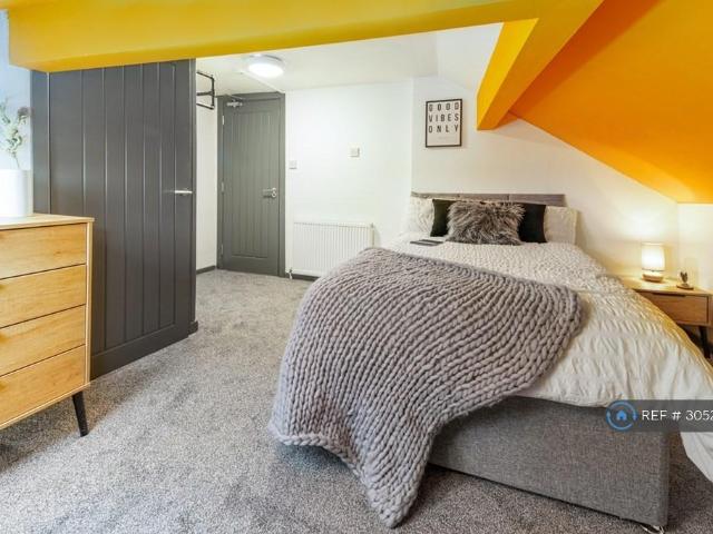 Chorley Road, Manchester, M27 1 bed in a house share to rent £695 pcm £160 pw