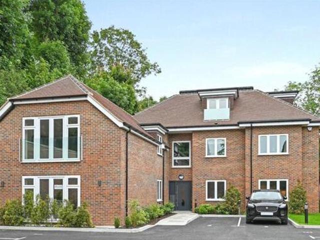 Chorleywood, Lower Road, Rickmansworth, 2 Bedroom Penthouse