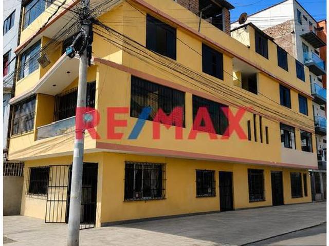 Chorrillos, Venta De Casa De 4 Pisos Con 3 Locales Comerciales, 2 Departamentos, 16 Habitaciones Y Estacionamiento Para 5 Autos