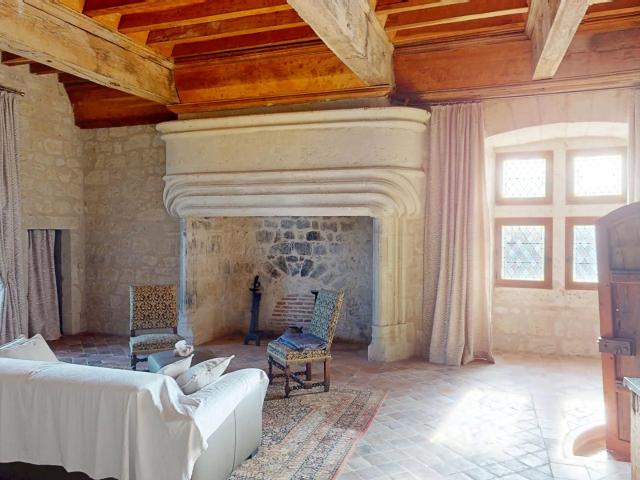 Château médiéval inscrit Monument Historique aux confins du Tarn et Garonne