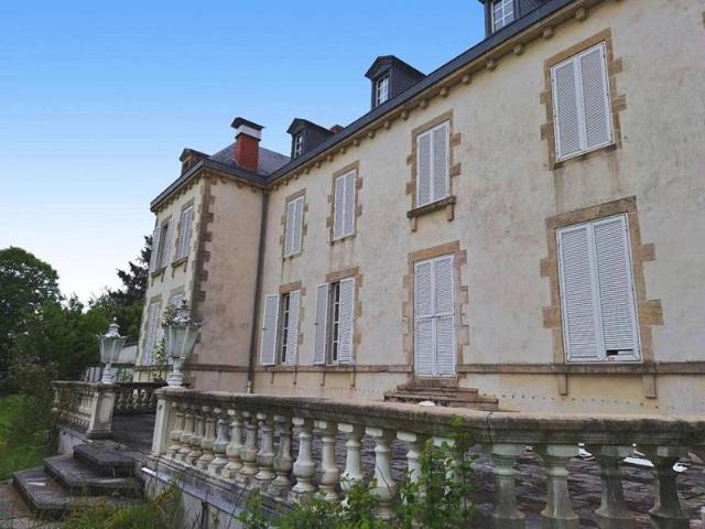 Château Moulins Engilbert 12 pièce s 395,85 m2