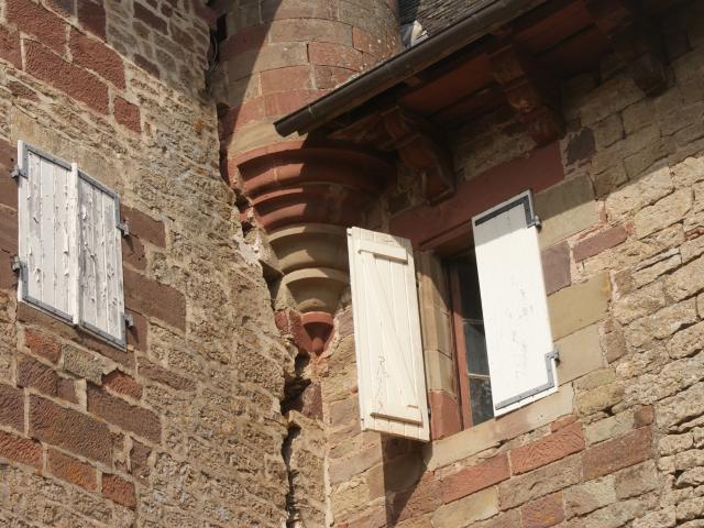 Chateau a renove sur terrain d'environ 10911m2