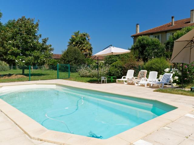 Château à vendre BAS ARMAGNAC 32 Avec deux gites, dépendances, piscine et parc 1 ha 67