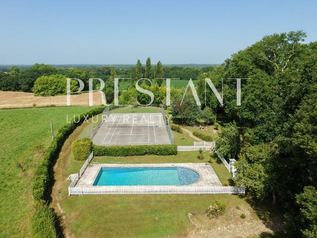 Château à vendre près de Bayonne Demeure de caractère avec. 416m² Sainte Marie de Gosse