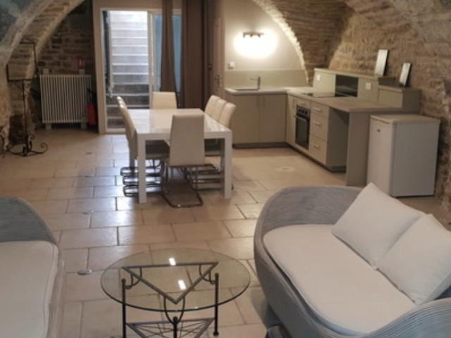 CHATEAU CHALON / maison de caractère 402 m2 / 12 Pièces / 6 chambres d'hôtes + logement privé