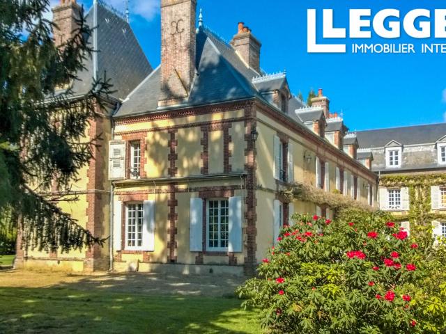 Château du XVIIe en Normandie, 650 m² rénovés avec dépendances et parc paysager à 2h de Paris