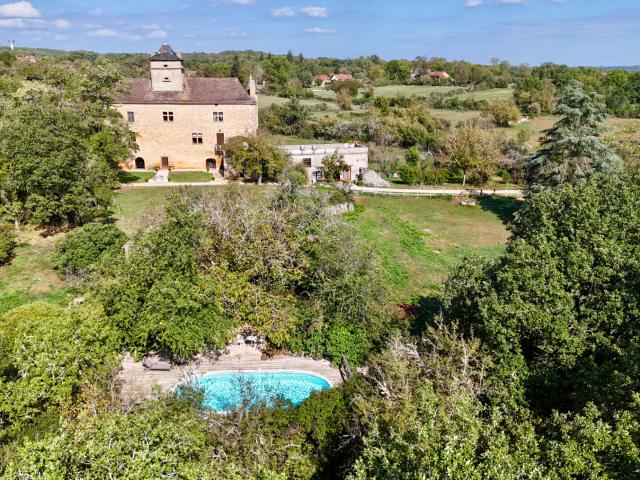 Château du XVIIe siècle ? 415 m2 au coeur du causse de Limogne