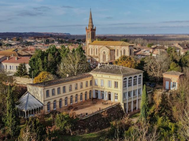 Château du Xviiiᵉ siècle d’inspiration toscane 1150m² Verdun Sur Garonne