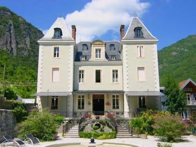 Château du XIXe siècle dans les Pyrénées, idéal pour Chambres d’Hôtes ou petit hôtel