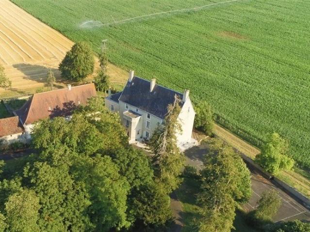 Château du 15ème près de Chef Boutonne dans les Deux Sèvres