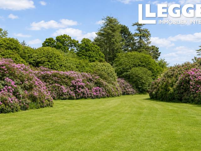 Château de prestige en Normandie avec parc, bois et domaine privé de 8 hectares