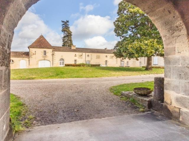 Château de prestige proche de Saint Emilion