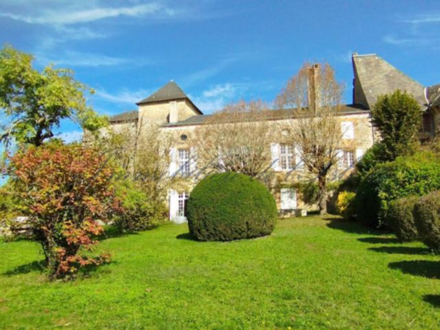 CHATEAU DE VILLAGE AU PAYS D'ANS