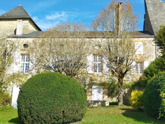 CHATEAU DE VILLAGE AU PAYS D'ANS