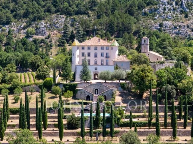 Château d'exception surplombant le lac de Sainte Croix