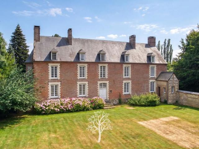 Château d'Illois Ancien relais de chasse du XVIII? siècle 300m² Illois