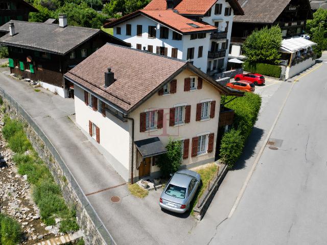 Château d'Oex Dorfhaus mit 2 Wohnungen zu renovieren