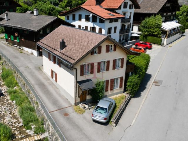 Château d'Oex Dorfhaus mit 2 Wohnungen zu renovieren