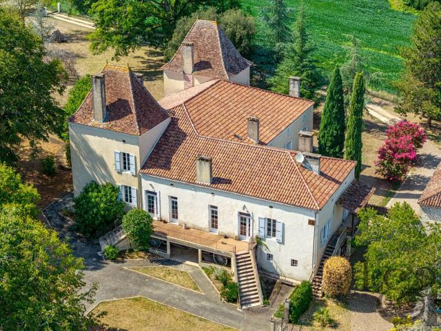 Chateau et gîtes à vendre en Lot et Garonne 700m² Trémons