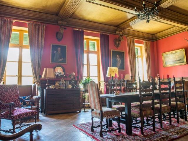 Château fortifié du XVIIe siècle avec de nombreux dépendance. 1000m² Carcassonne