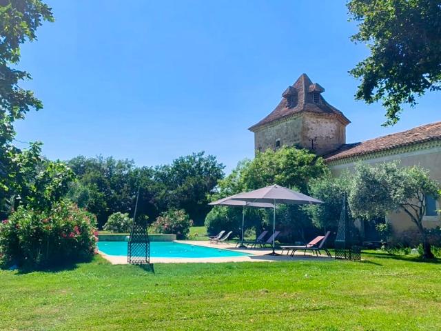 Château gascon du XV° siècle, près de Lectoure, remanié au XVI° dans le goût de la Renaissance italienne
