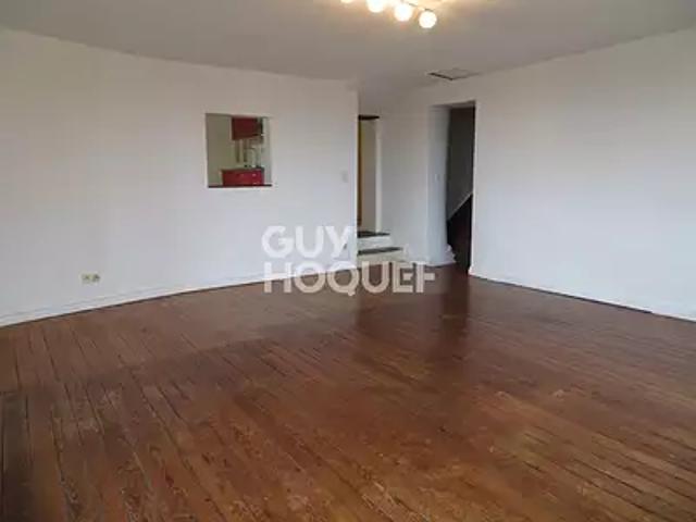 Château Gontier sur Mayenne 53200 Location appartement 5 pièces t5 au dernier étage cave