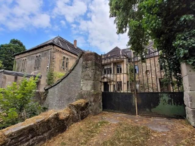 Chateau historique en nid d'aigle