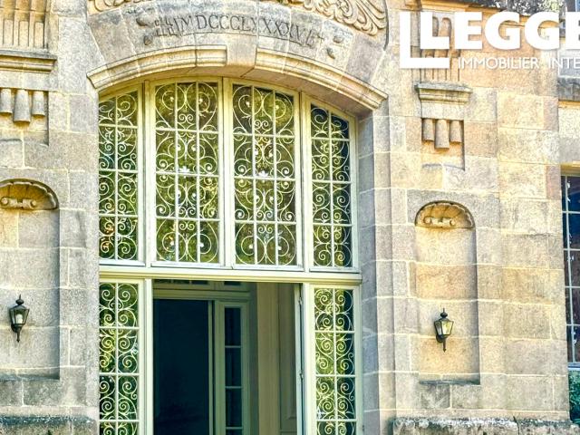 Château historique exceptionnel et bâtiments de domaine