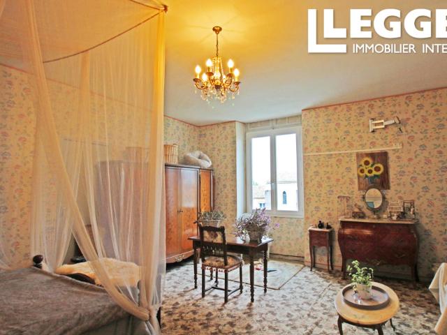 Château impressionnant avec dépendances et jardin, plein d’histoire, au cœur du Razès près de Carcassonne