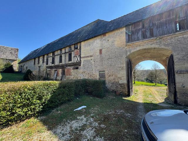 Château inscrit aux Monuments Historiques Elegance et potentiel exceptionnel