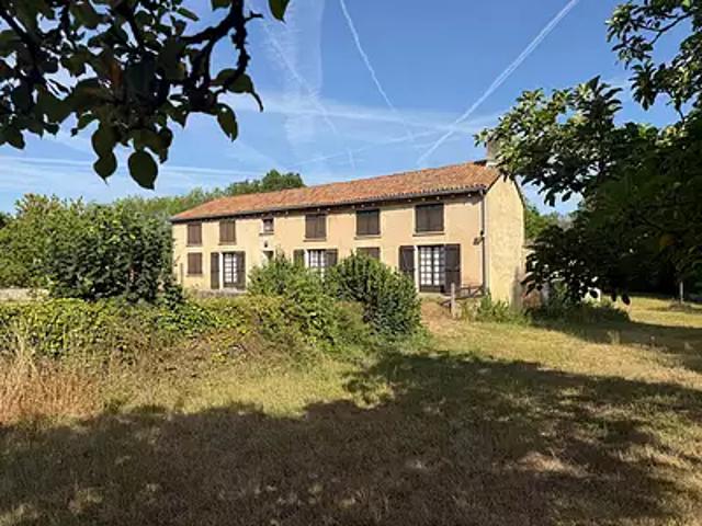 Château Larcher 86370 Achat / Vente maison 5 pièces t5 au dernier étage terrasse