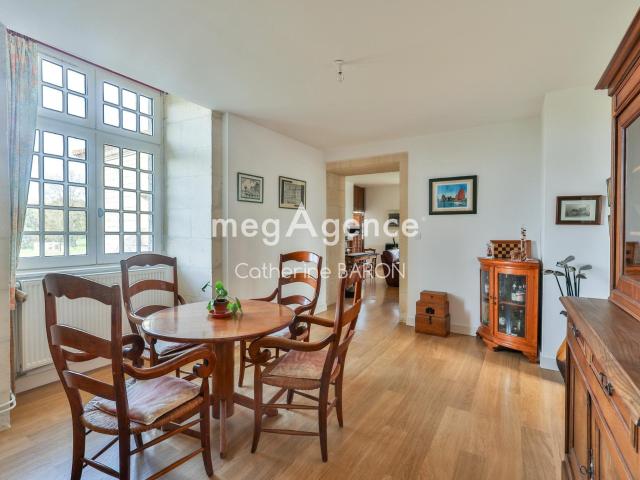Appartement de réception de 220 m² au sein d'un château du X. 220m² Le Douhet