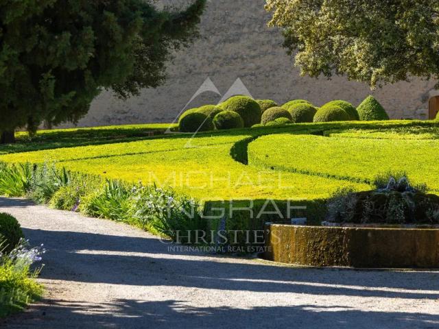 Chateau remarquable 1155m² Tourtour