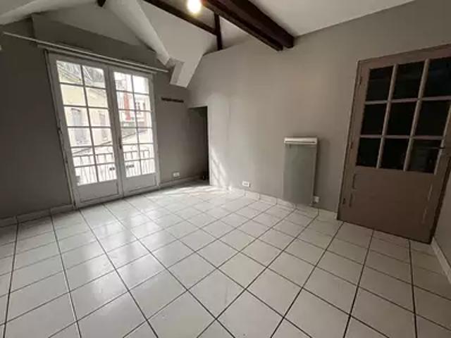 Château Renault 37110 Location appartement 1 pièce t1 au dernier étage