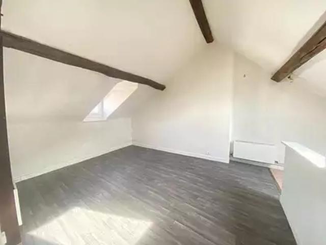 Château Thierry 02400 Location appartement 2 pièces t2 au dernier étage