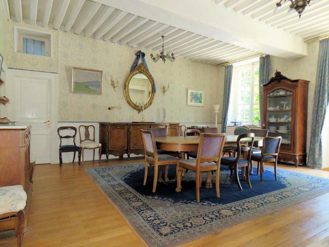 Château XVIIIo sur 3,9ha de parc, possibilité 107ha de terre. 550m² Cérilly