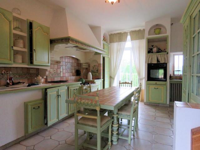 Château XVo, XVIo, XIXo avec dépendances sur environ 25ha 850m² Corbigny