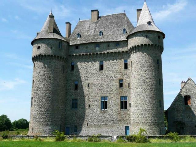 Château XIV XVo Mh avec chapelle sur 12ha77a clos 2700m² Guéret
