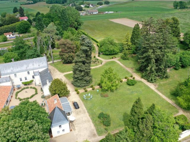 Château 17e en Anjou sur 3 hectares avec piscine entre Saumu. 530m² Fontevraud L'abbaye