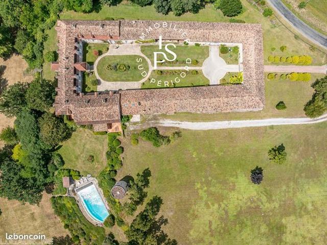 Château 21 pièces 685 m²
