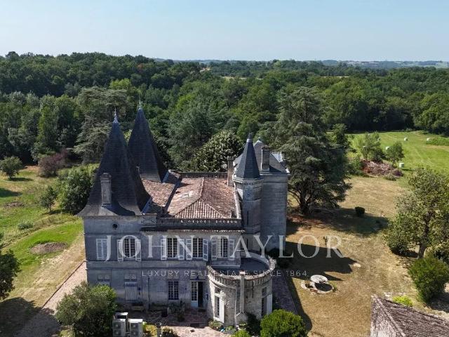 Chateau 23 hectares 30 minutes de Bordeaux