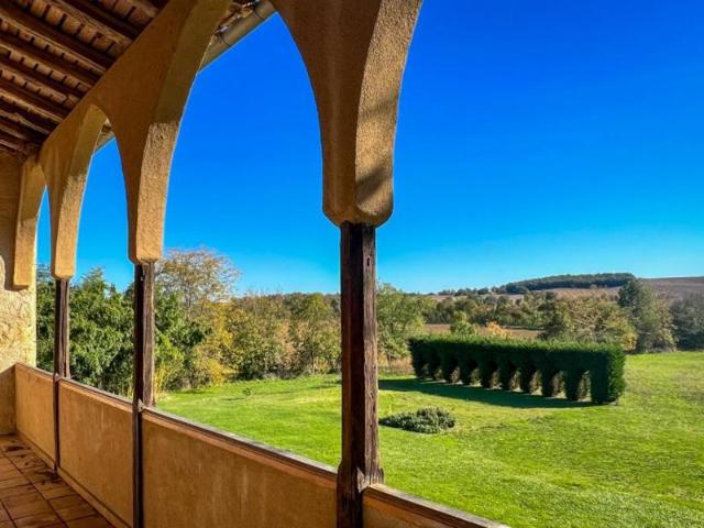 Château gascon du XV° siècle, près de Lectoure, remanié au XVI° dans le goût de la Renaissance italienne
