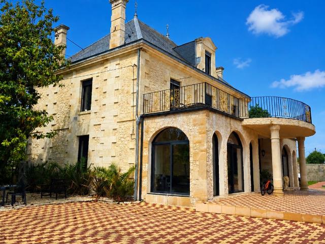 Château 25 pièces 1 000 m²