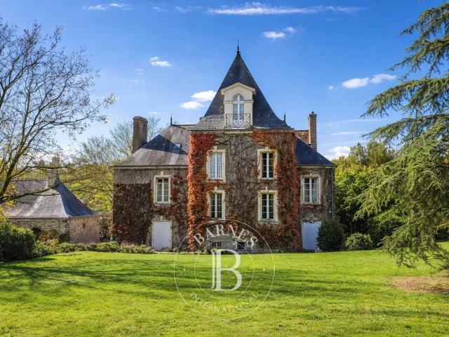 Châteaubriant 44 Manoir XVIIIe et XIXe avec sa longère r. 410m² Châteaubriant