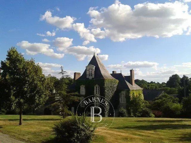 Châteaubriant 44 Manoir XVIIIe et XIXe avec sa longère r. 410m² Châteaubriant
