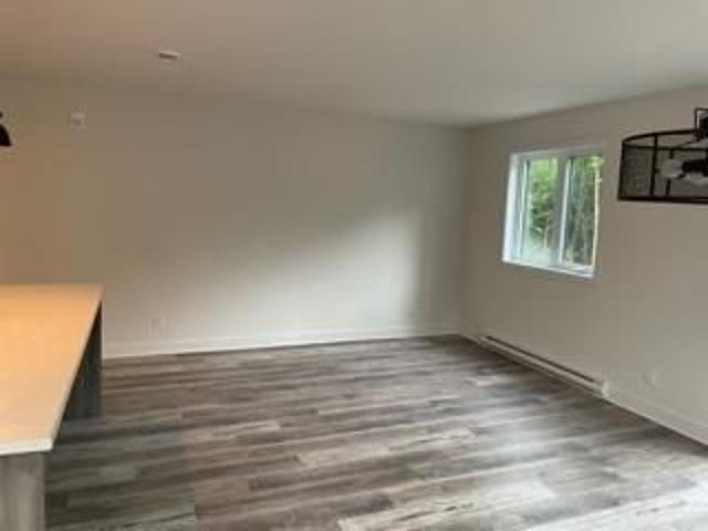 Châteauguay 4 1/2 situé au RDC disponible maintenant
